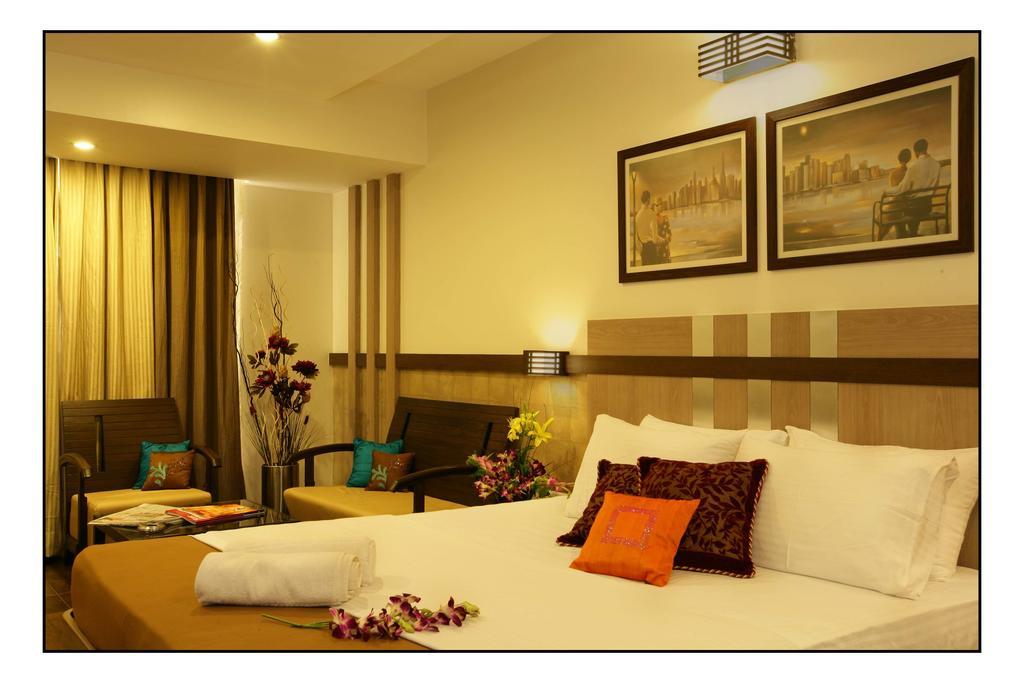 Hotel Utsav Deluxe 푸네 외부 사진