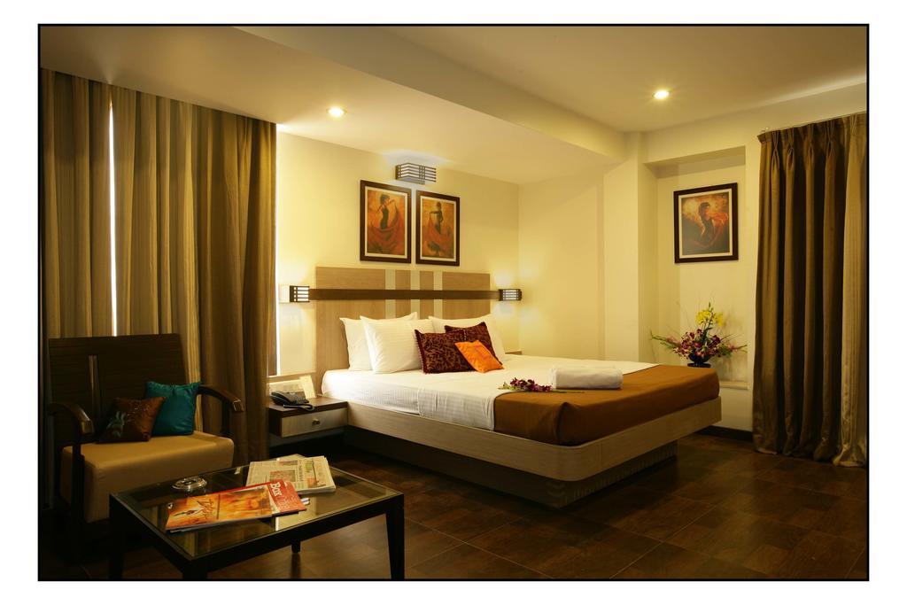 Hotel Utsav Deluxe 푸네 외부 사진