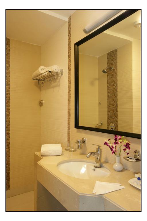 Hotel Utsav Deluxe 푸네 객실 사진