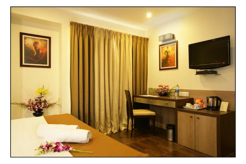 Hotel Utsav Deluxe 푸네 객실 사진