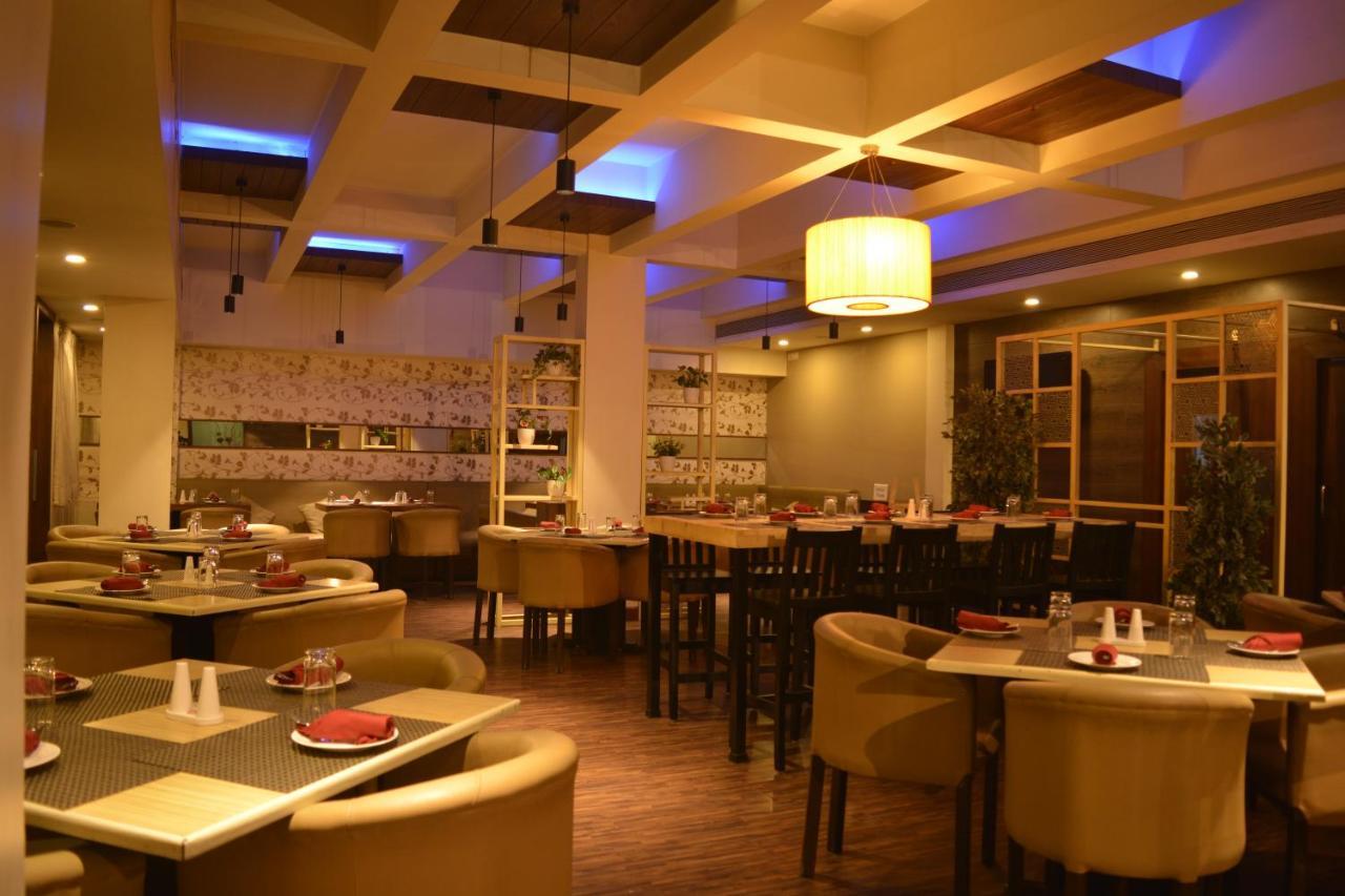 Hotel Utsav Deluxe 푸네 외부 사진