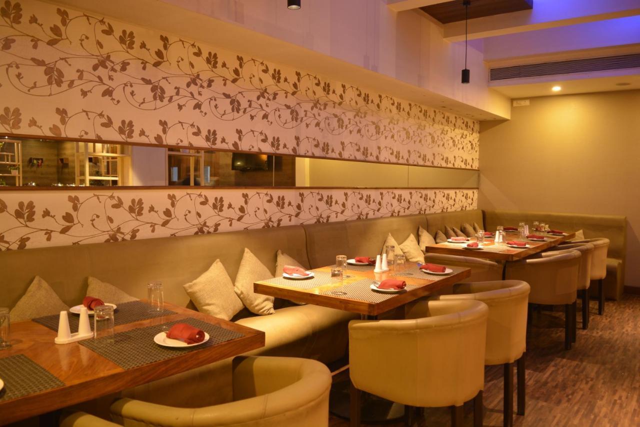 Hotel Utsav Deluxe 푸네 외부 사진