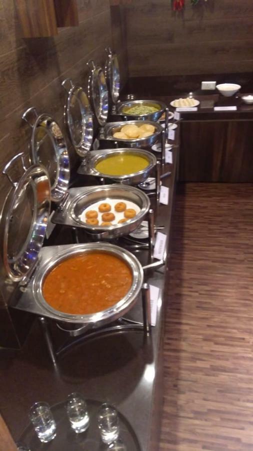 Hotel Utsav Deluxe 푸네 외부 사진